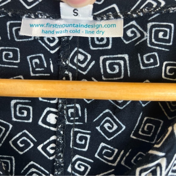 First Mountain Design Shirt Womens Small Black White 3/4 Sleeve Button- 2020* - Picture 8 of 11